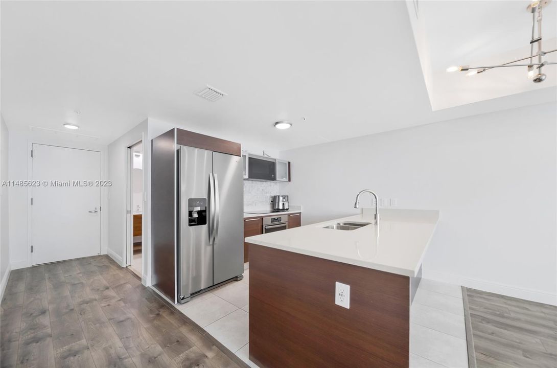 Recently Sold: $485,000 (1 beds, 1 baths, 838 Square Feet)
