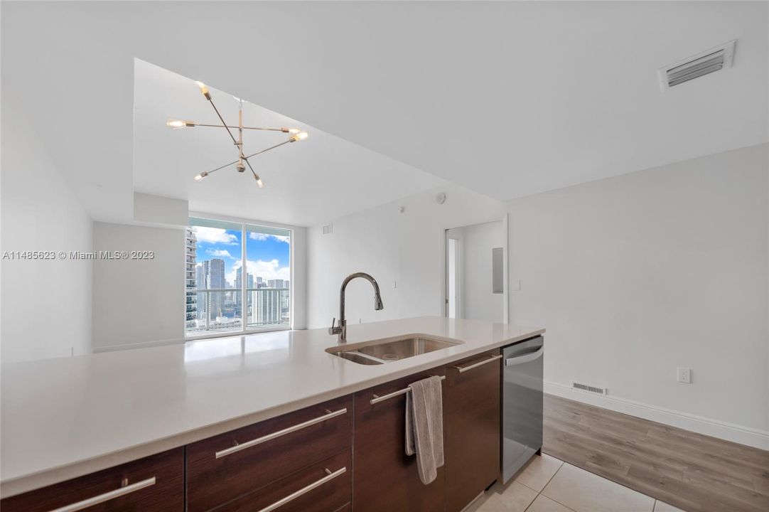 Recently Sold: $485,000 (1 beds, 1 baths, 838 Square Feet)