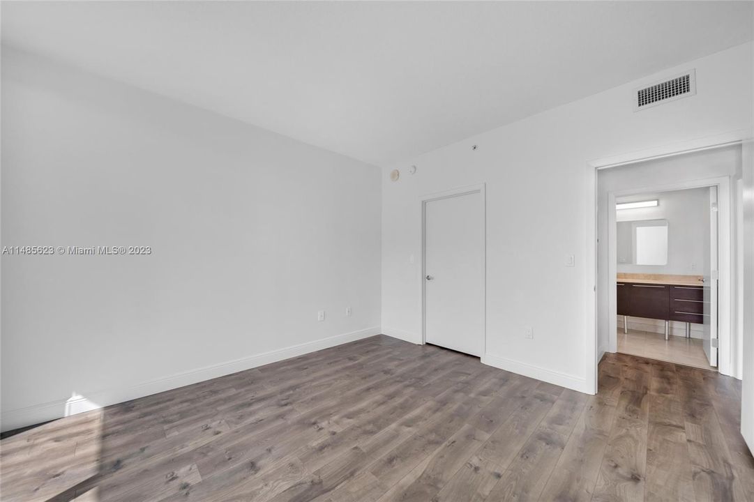 Recently Sold: $485,000 (1 beds, 1 baths, 838 Square Feet)