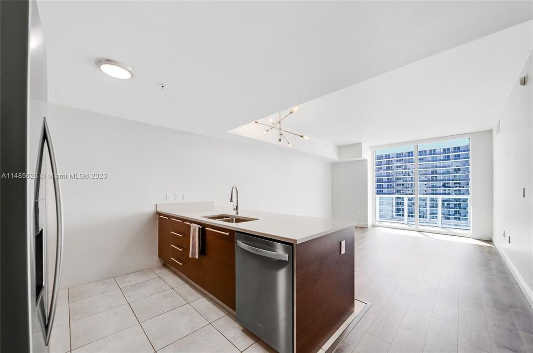 Recently Sold: $485,000 (1 beds, 1 baths, 838 Square Feet)