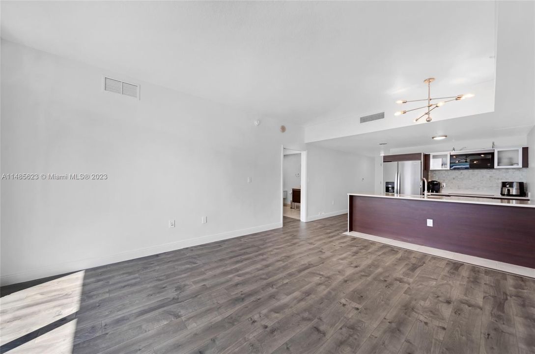Recently Sold: $485,000 (1 beds, 1 baths, 838 Square Feet)