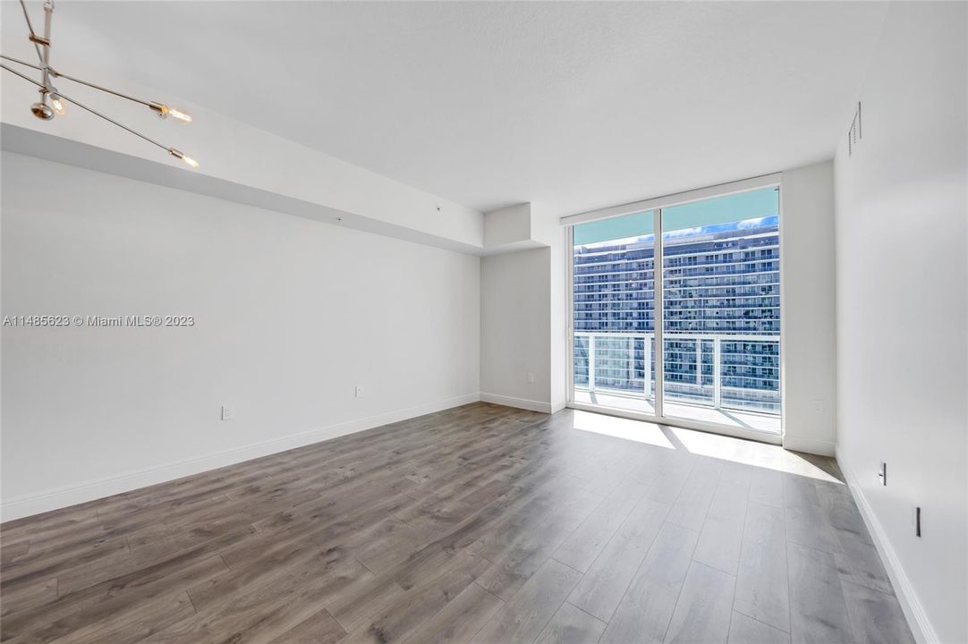 Recently Sold: $485,000 (1 beds, 1 baths, 838 Square Feet)