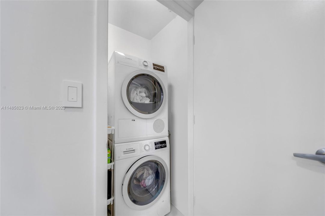 Recently Sold: $485,000 (1 beds, 1 baths, 838 Square Feet)