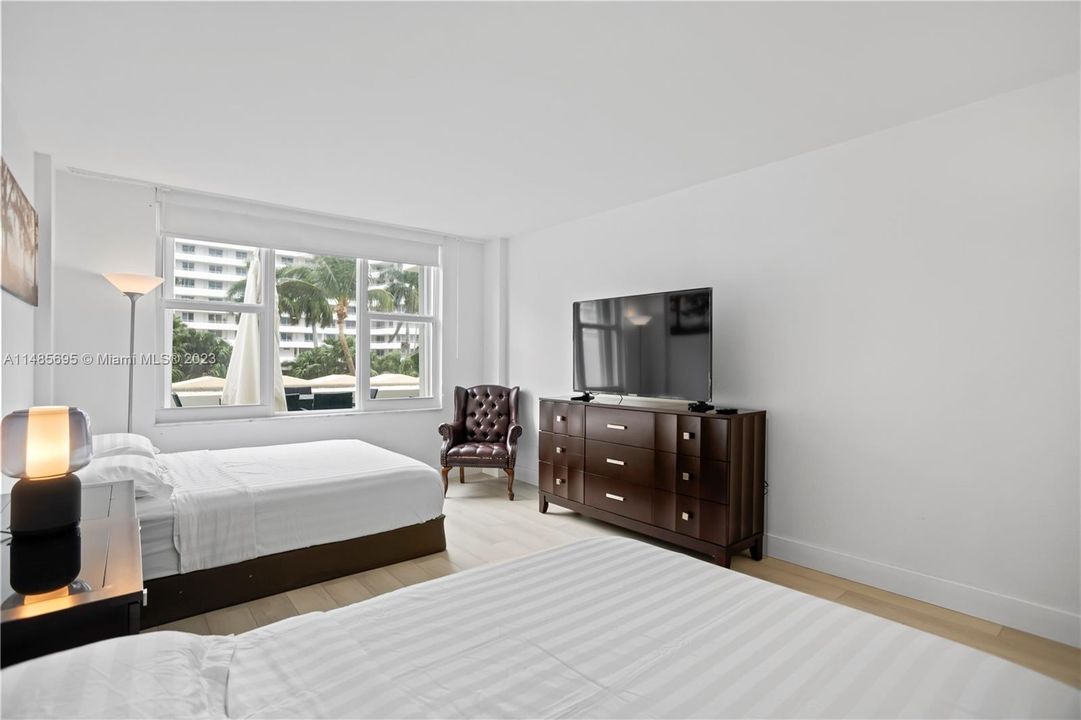 For Sale: $680,000 (2 beds, 2 baths, 1190 Square Feet)