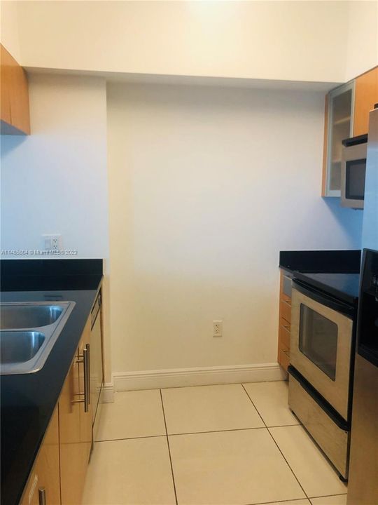 For Sale: $425,000 (1 beds, 1 baths, 825 Square Feet)