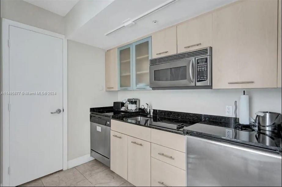 For Sale: $169,000 (1 beds, 1 baths, 470 Square Feet)