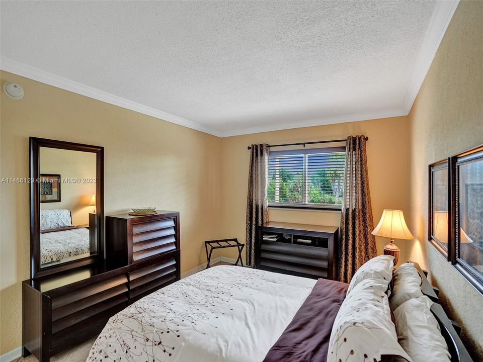 Recently Sold: $179,000 (2 beds, 1 baths, 880 Square Feet)