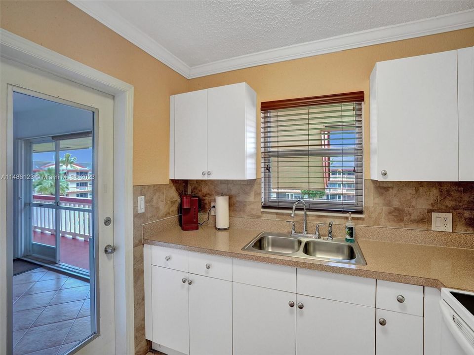 Recently Sold: $179,000 (2 beds, 1 baths, 880 Square Feet)