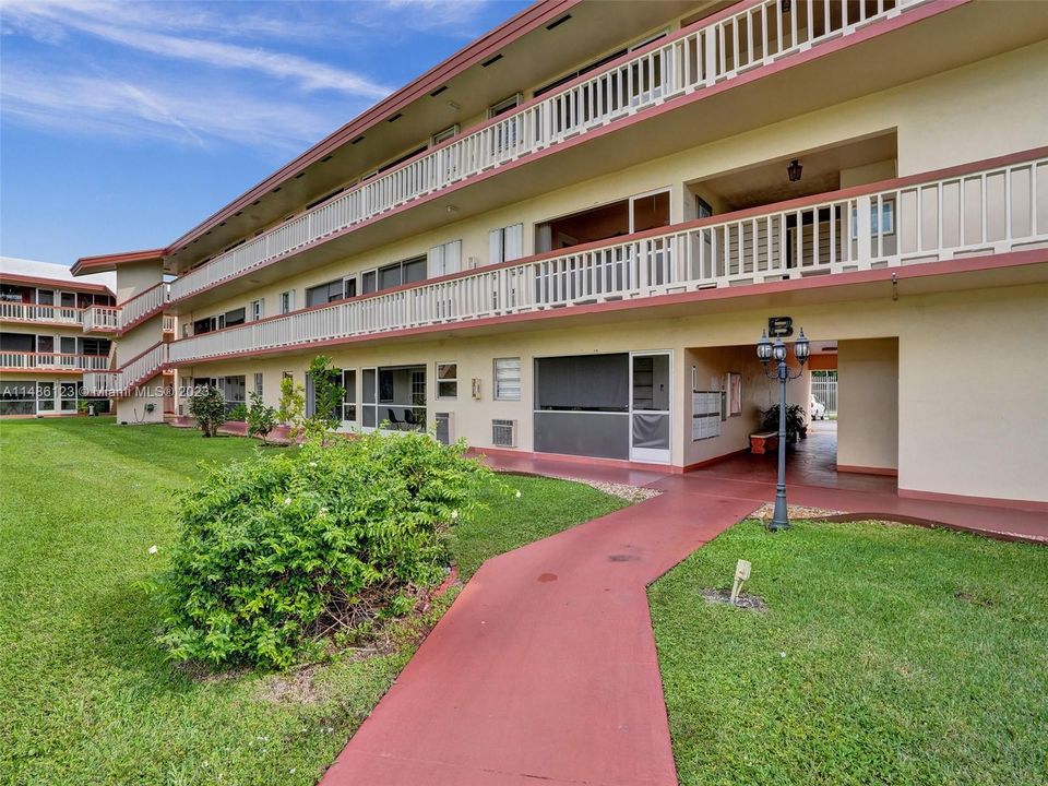 Recently Sold: $179,000 (2 beds, 1 baths, 880 Square Feet)