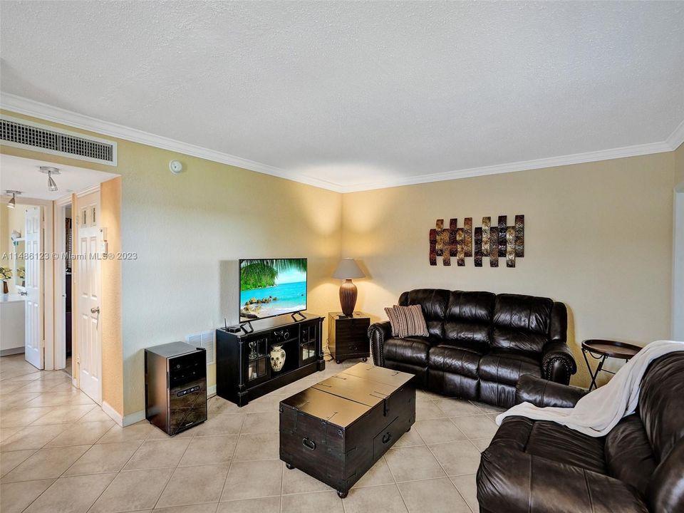 Recently Sold: $179,000 (2 beds, 1 baths, 880 Square Feet)