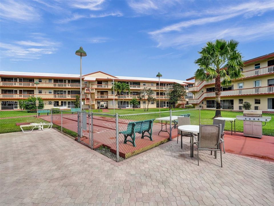 Recently Sold: $179,000 (2 beds, 1 baths, 880 Square Feet)