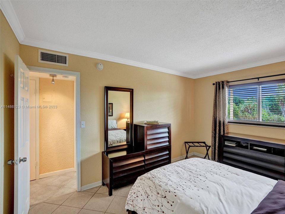 Recently Sold: $179,000 (2 beds, 1 baths, 880 Square Feet)