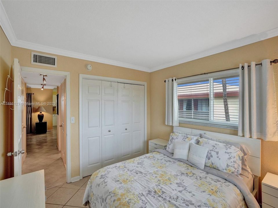 Recently Sold: $179,000 (2 beds, 1 baths, 880 Square Feet)