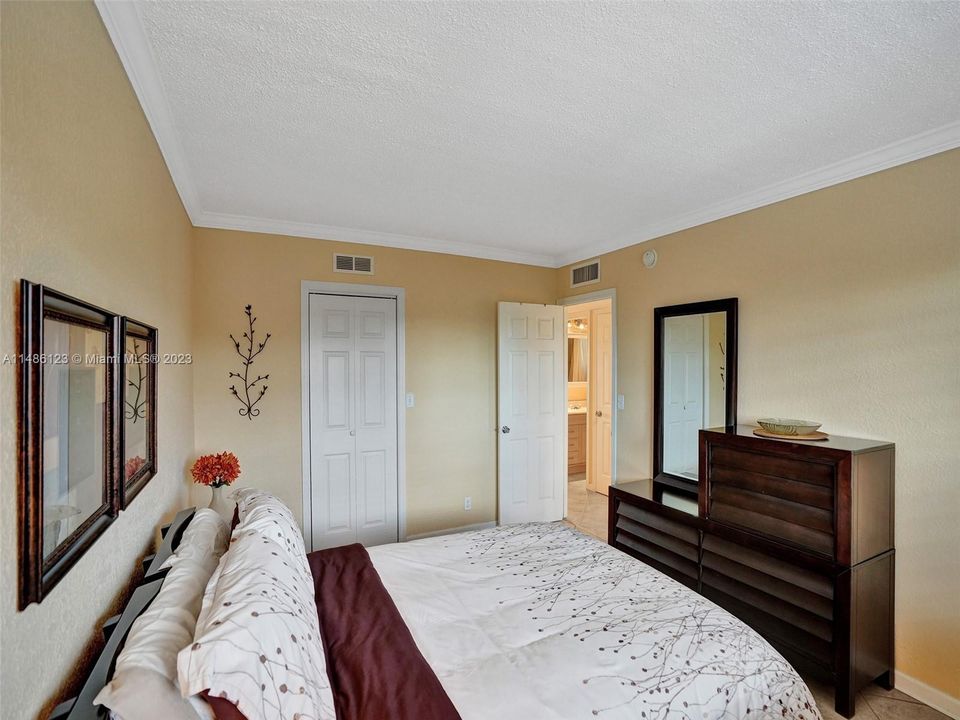 Recently Sold: $179,000 (2 beds, 1 baths, 880 Square Feet)