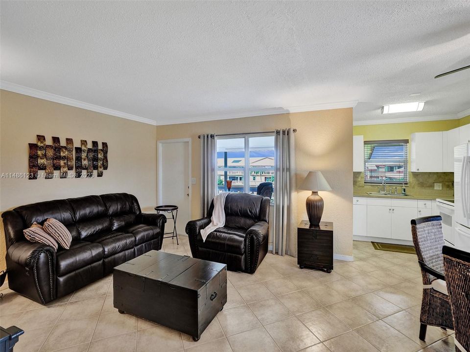 Recently Sold: $179,000 (2 beds, 1 baths, 880 Square Feet)