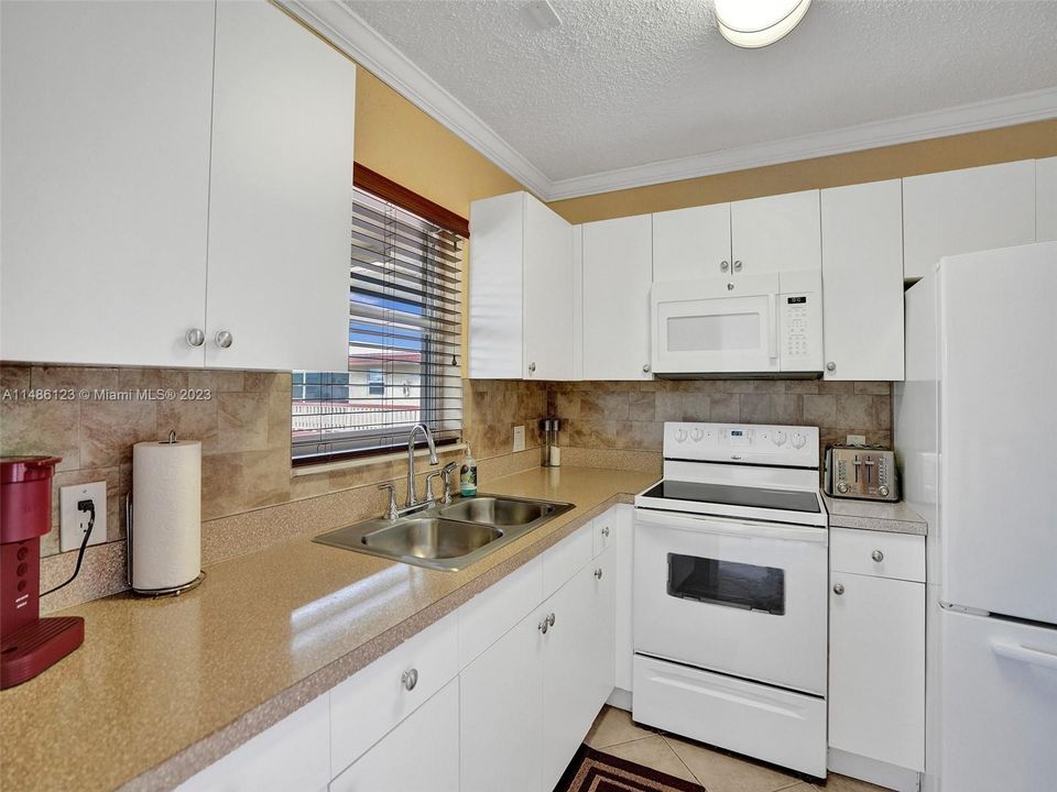 Recently Sold: $179,000 (2 beds, 1 baths, 880 Square Feet)