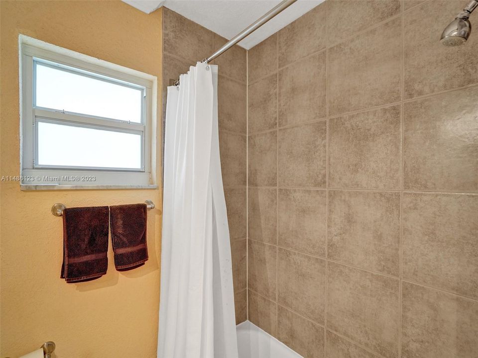 Recently Sold: $179,000 (2 beds, 1 baths, 880 Square Feet)