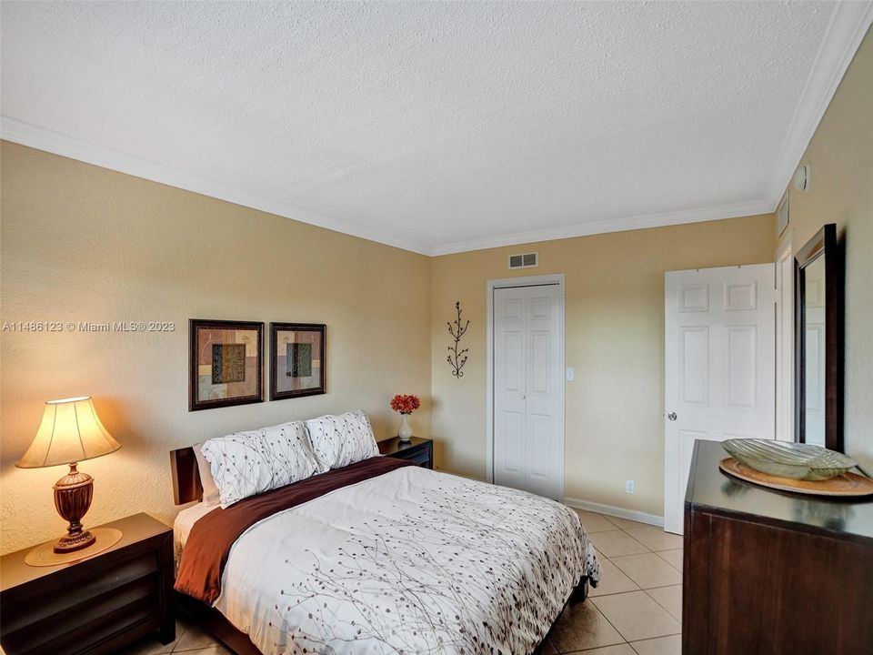 Recently Sold: $179,000 (2 beds, 1 baths, 880 Square Feet)