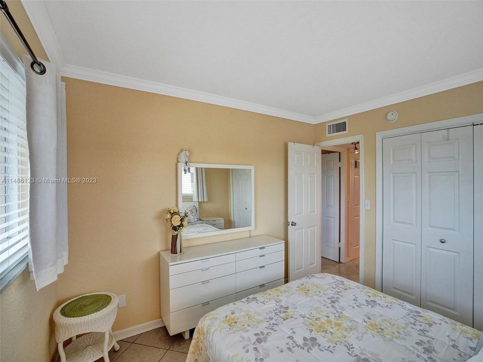 Recently Sold: $179,000 (2 beds, 1 baths, 880 Square Feet)