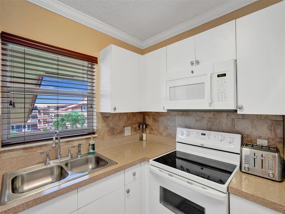 Recently Sold: $179,000 (2 beds, 1 baths, 880 Square Feet)