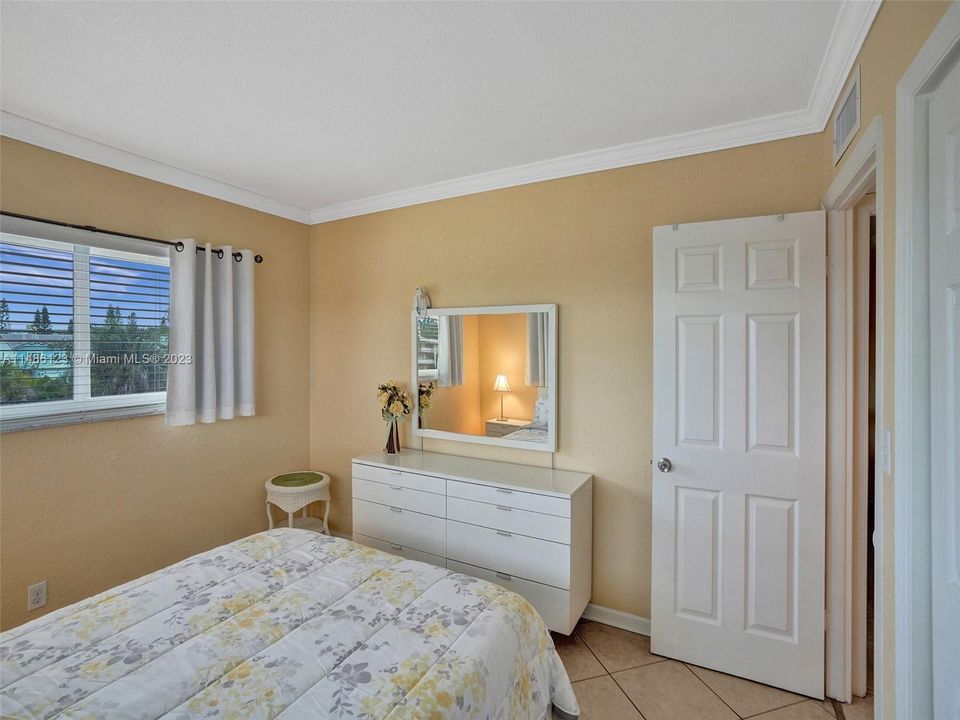 Recently Sold: $179,000 (2 beds, 1 baths, 880 Square Feet)