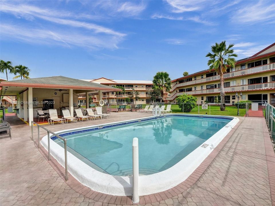 Recently Sold: $179,000 (2 beds, 1 baths, 880 Square Feet)