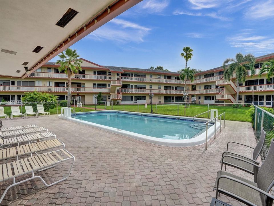 Recently Sold: $179,000 (2 beds, 1 baths, 880 Square Feet)