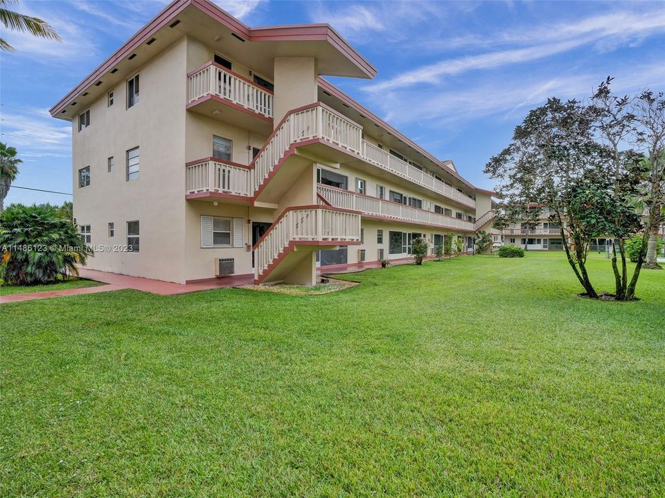 Recently Sold: $179,000 (2 beds, 1 baths, 880 Square Feet)