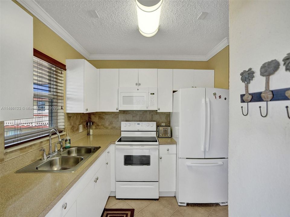 Recently Sold: $179,000 (2 beds, 1 baths, 880 Square Feet)