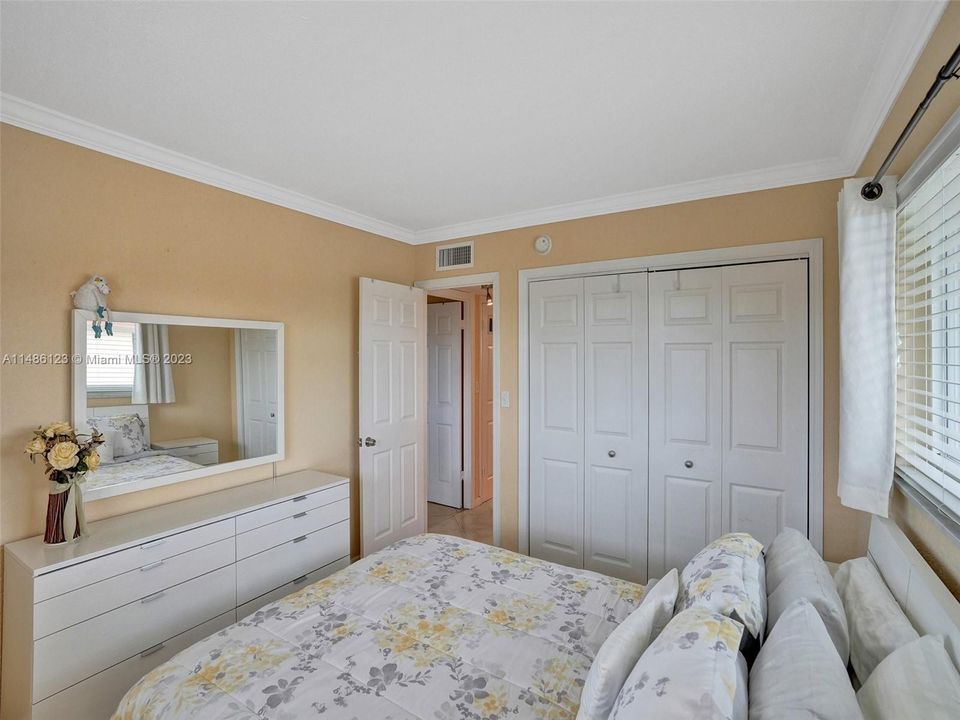 Recently Sold: $179,000 (2 beds, 1 baths, 880 Square Feet)