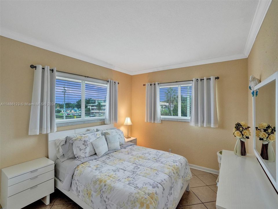 Recently Sold: $179,000 (2 beds, 1 baths, 880 Square Feet)