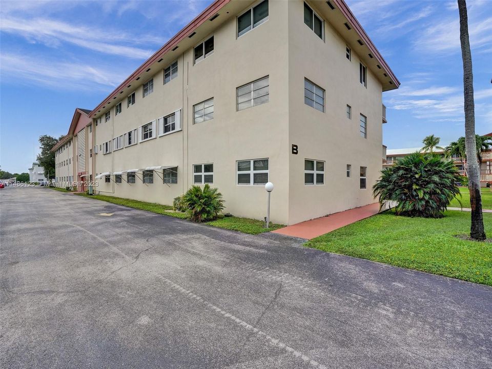 Recently Sold: $179,000 (2 beds, 1 baths, 880 Square Feet)