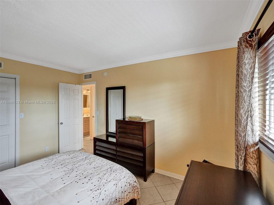 Recently Sold: $179,000 (2 beds, 1 baths, 880 Square Feet)