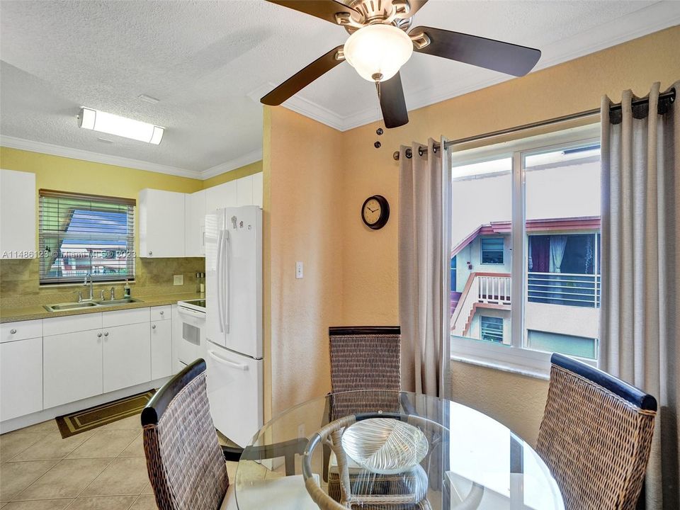 Recently Sold: $179,000 (2 beds, 1 baths, 880 Square Feet)