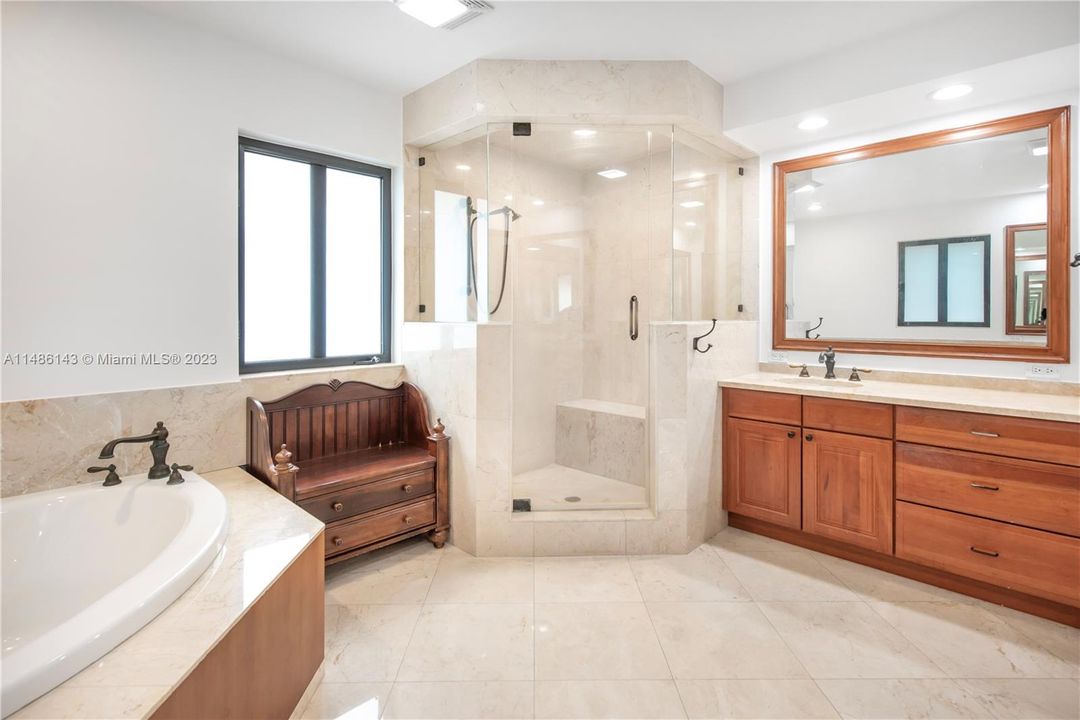 Недавно продано: $4,995,000 (4 спален, 3 ванн, 1996 Квадратных фут)