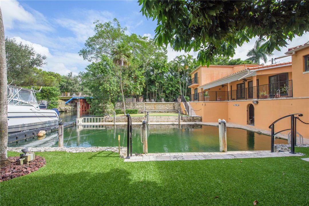 Недавно продано: $4,995,000 (4 спален, 3 ванн, 1996 Квадратных фут)