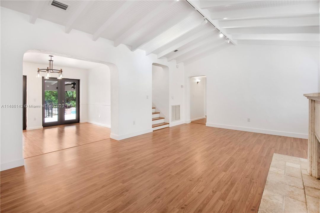 Недавно продано: $4,995,000 (4 спален, 3 ванн, 1996 Квадратных фут)