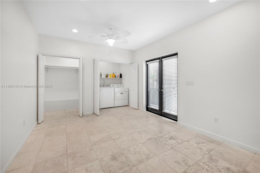 Недавно продано: $4,995,000 (4 спален, 3 ванн, 1996 Квадратных фут)