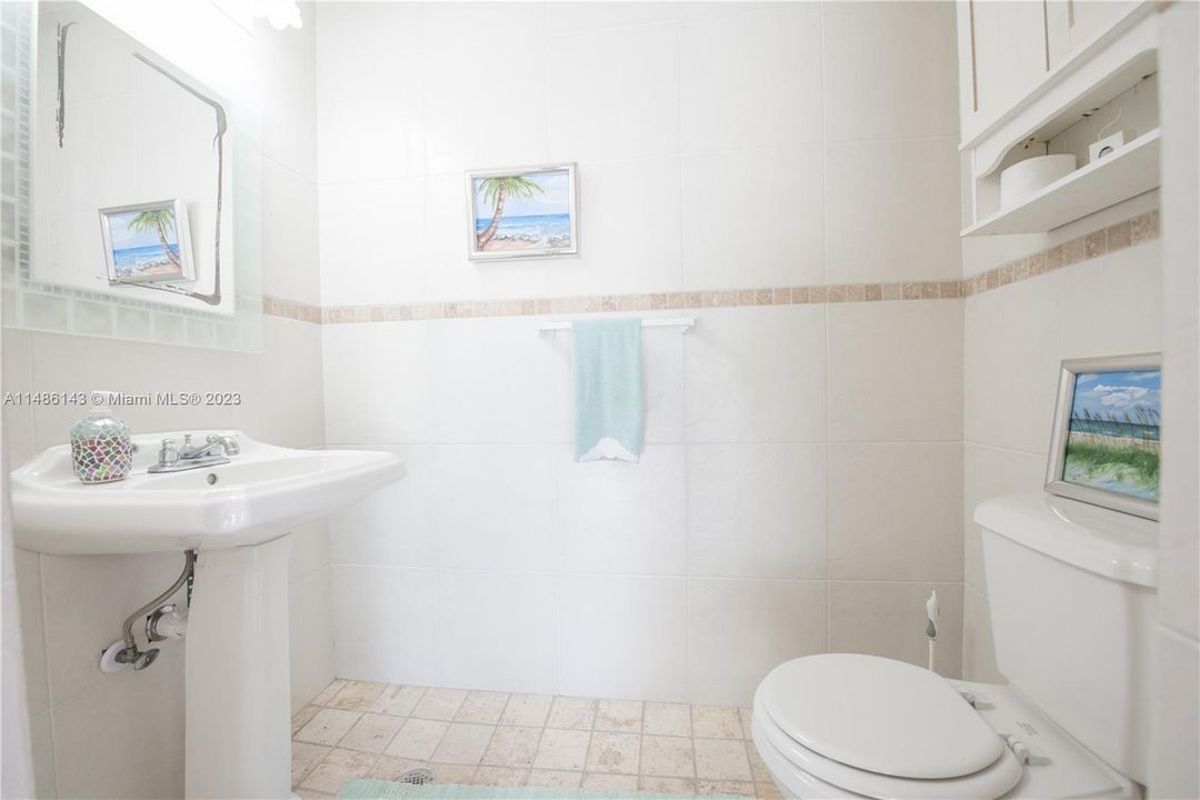 Недавно продано: $4,995,000 (4 спален, 3 ванн, 1996 Квадратных фут)