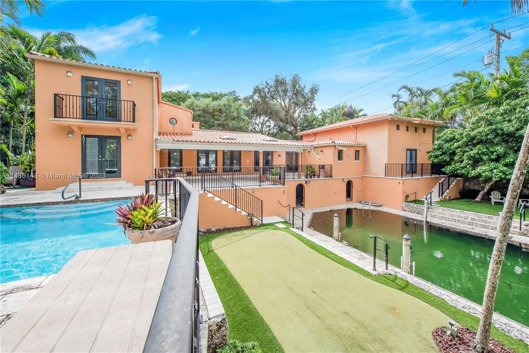 Недавно продано: $4,995,000 (4 спален, 3 ванн, 1996 Квадратных фут)