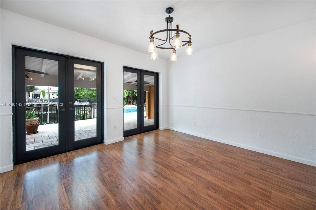 Недавно продано: $4,995,000 (4 спален, 3 ванн, 1996 Квадратных фут)