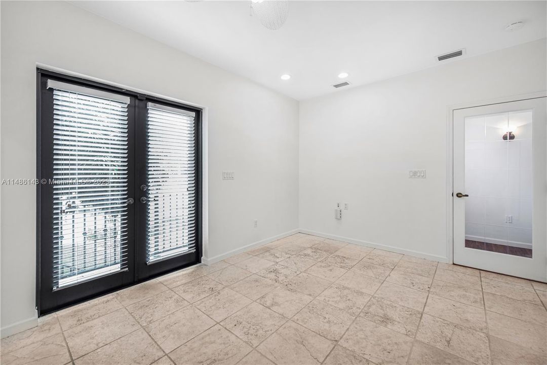 Недавно продано: $4,995,000 (4 спален, 3 ванн, 1996 Квадратных фут)