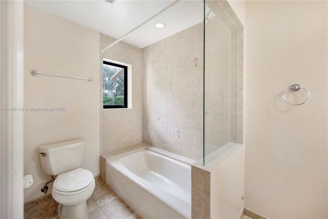 Недавно продано: $4,995,000 (4 спален, 3 ванн, 1996 Квадратных фут)