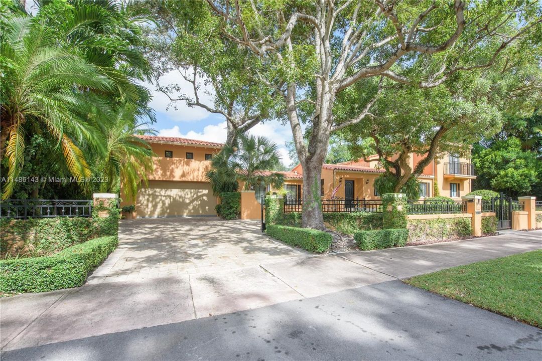 Недавно продано: $4,995,000 (4 спален, 3 ванн, 1996 Квадратных фут)