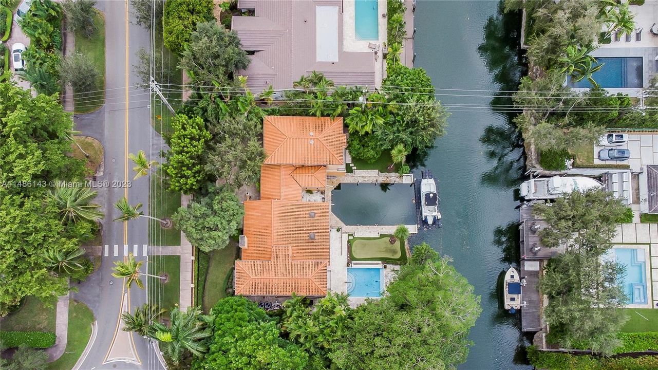 Недавно продано: $4,995,000 (4 спален, 3 ванн, 1996 Квадратных фут)