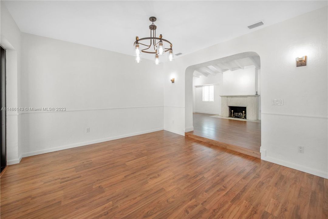 Недавно продано: $4,995,000 (4 спален, 3 ванн, 1996 Квадратных фут)