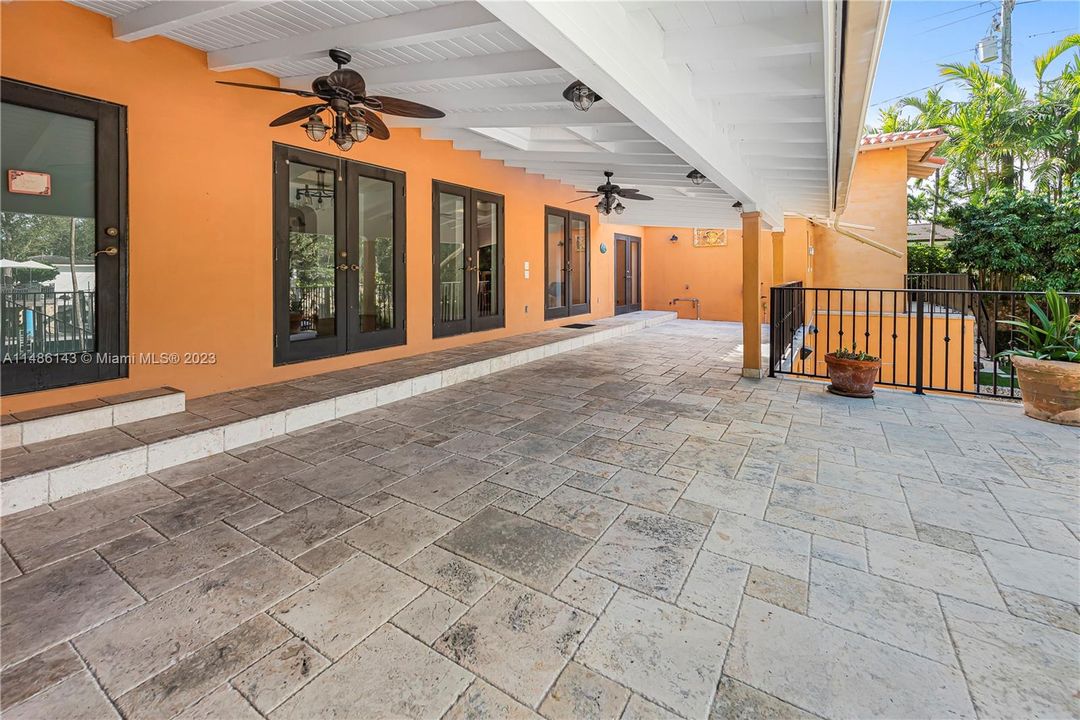 Недавно продано: $4,995,000 (4 спален, 3 ванн, 1996 Квадратных фут)