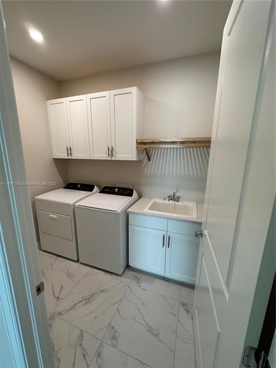 最近租的: $4,200 (3 贝兹, 2 浴室, 2444 平方英尺)