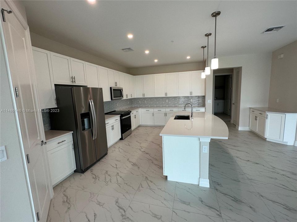 最近租的: $4,200 (3 贝兹, 2 浴室, 2444 平方英尺)