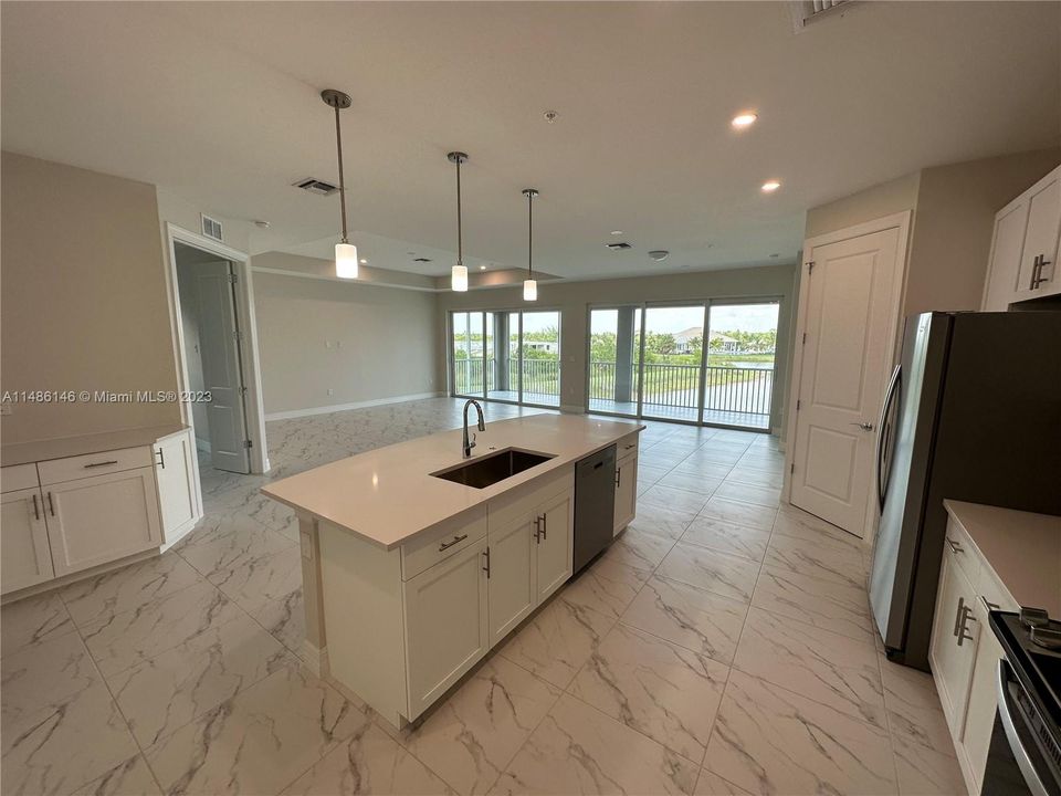 最近租的: $4,200 (3 贝兹, 2 浴室, 2444 平方英尺)